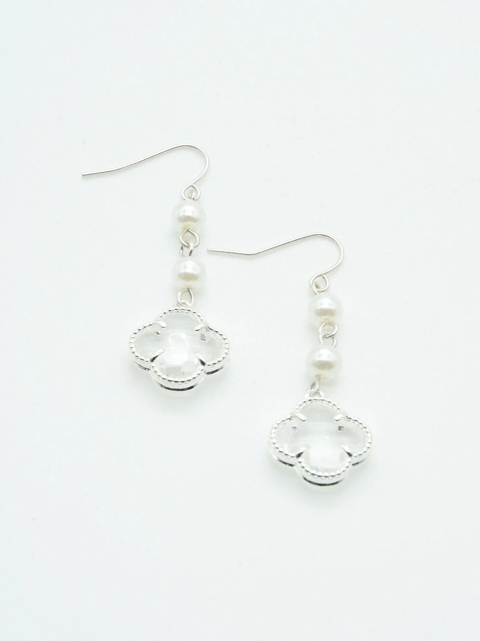 CE3197 Clover With Pearls Dangle Earrings