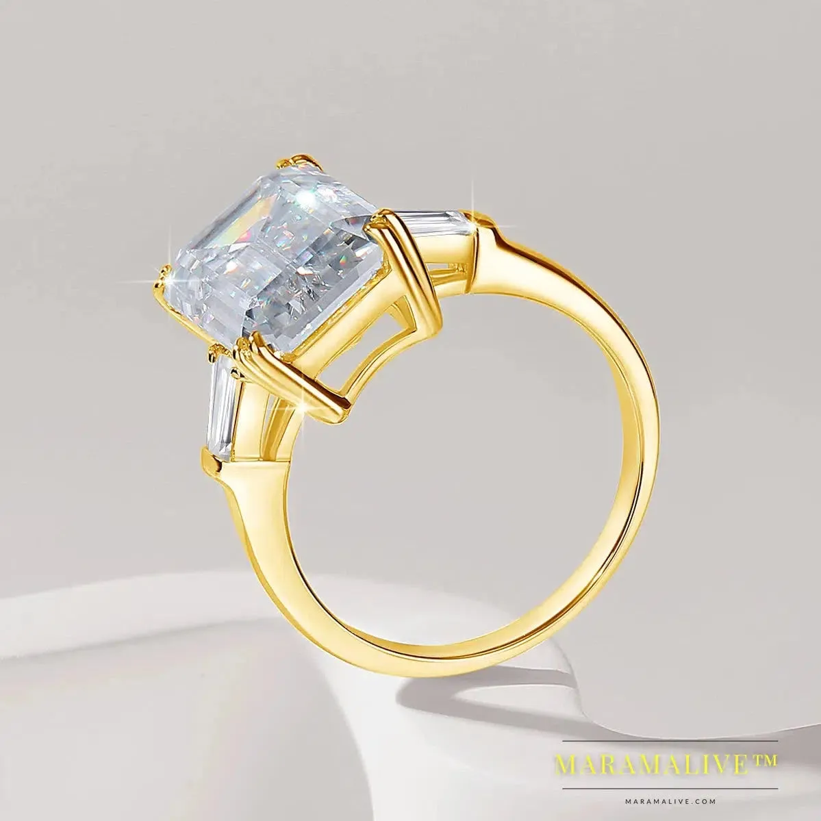 Certificated 10ct Emerald Cut Moissanite Ring Gold Big Diamond Wedding Jewelry For Women Waterproof Engagement Bride Gift New In