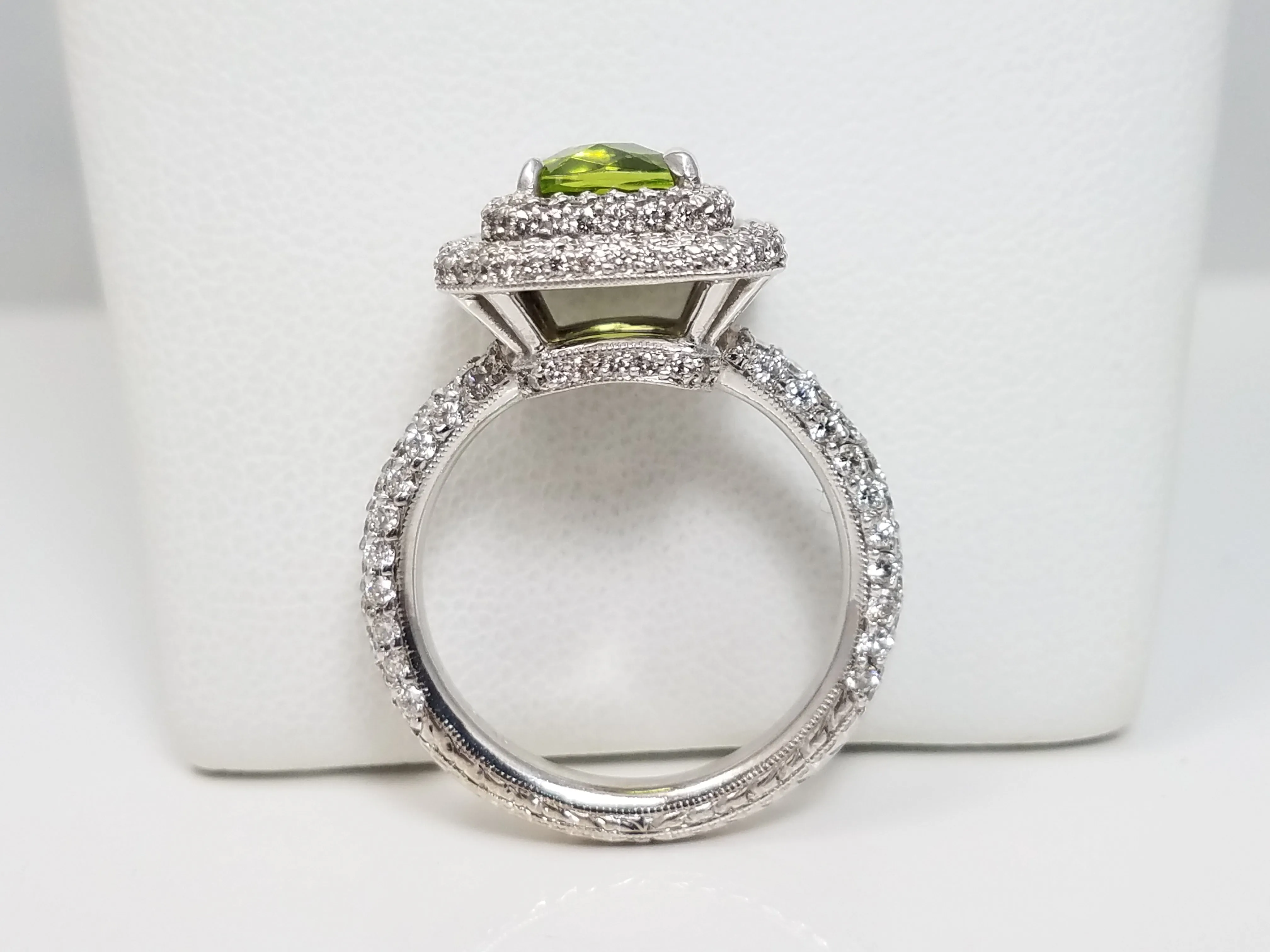 Elegant 18k White Gold Natural Peridot Diamond Custom Ring