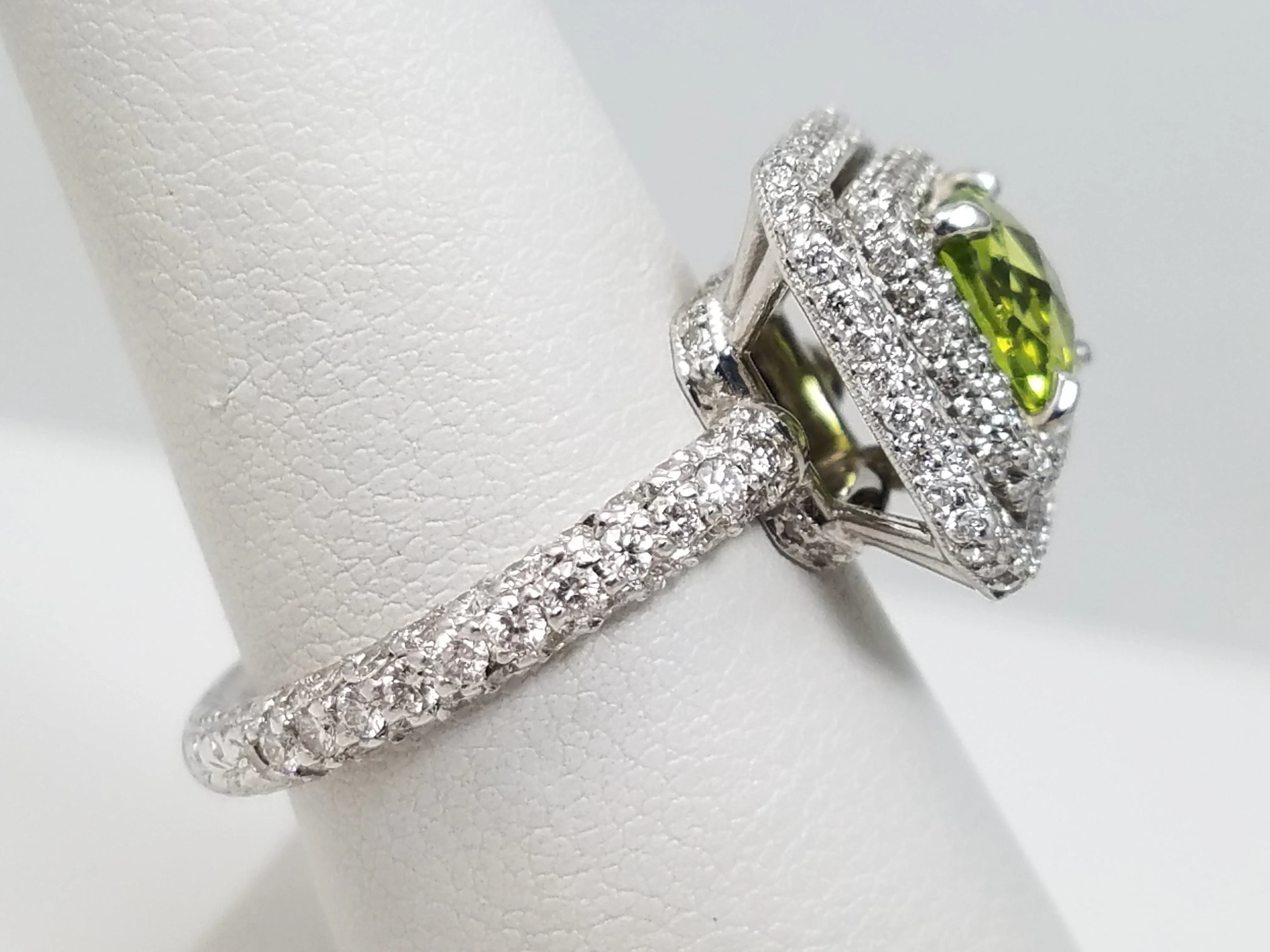 Elegant 18k White Gold Natural Peridot Diamond Custom Ring