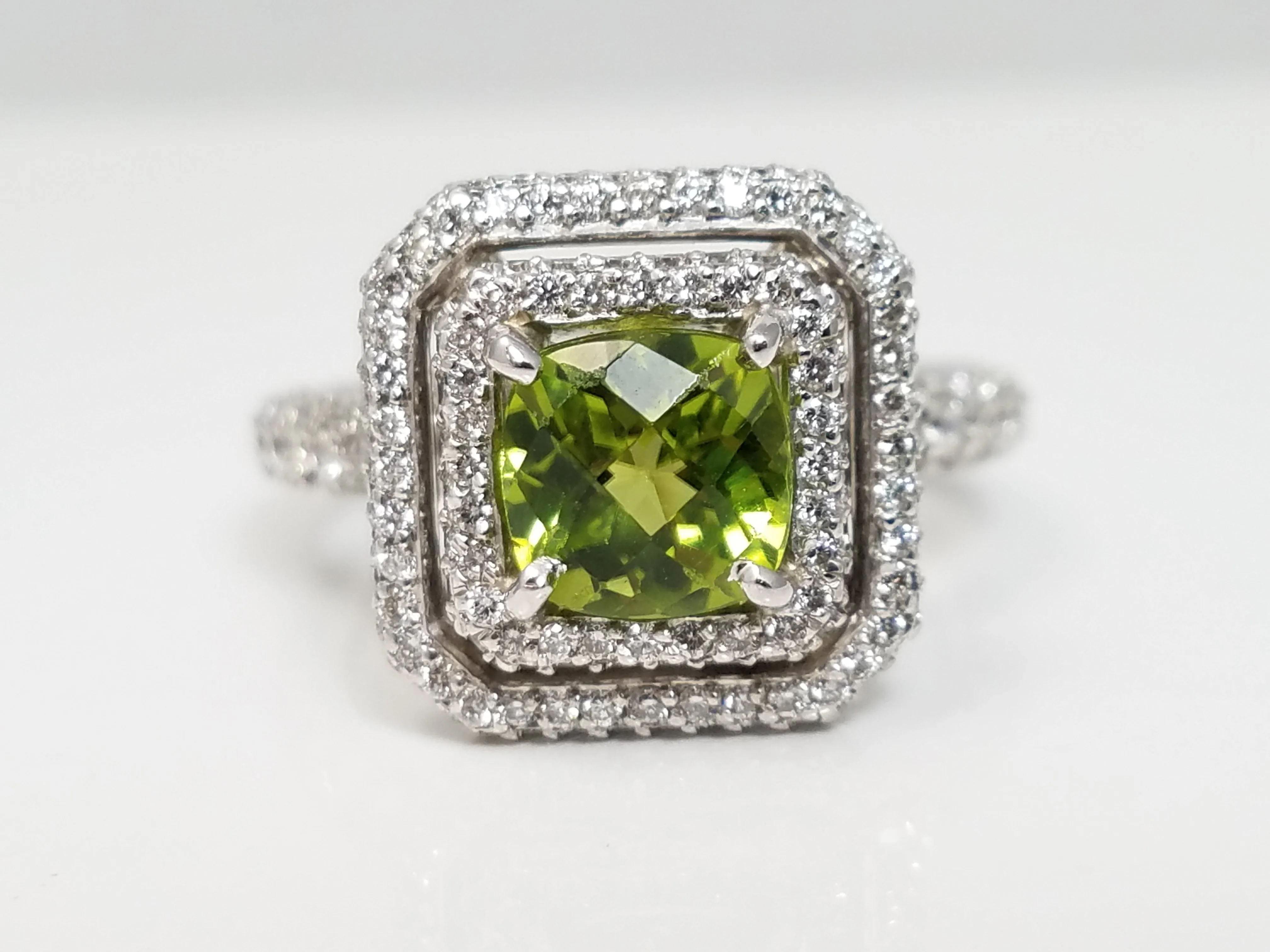 Elegant 18k White Gold Natural Peridot Diamond Custom Ring