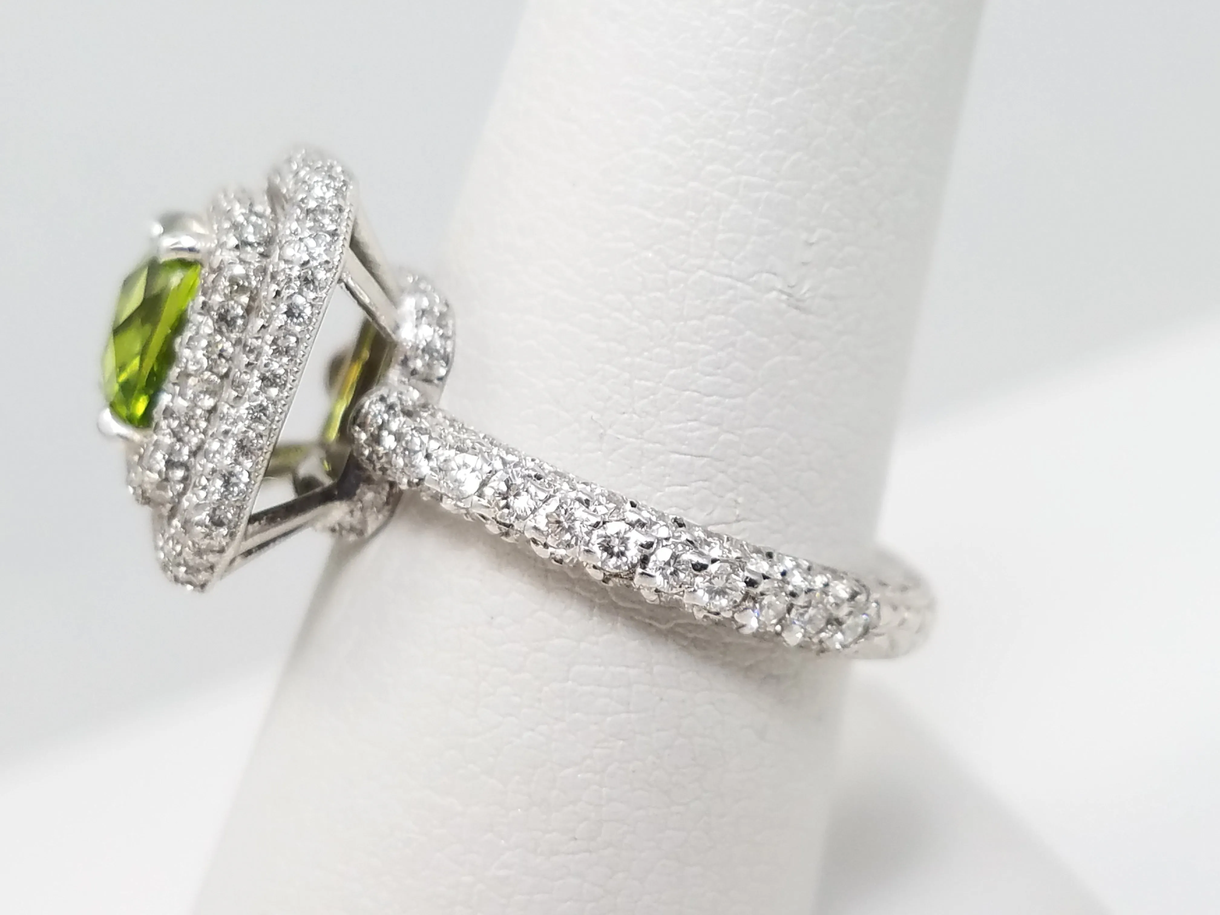 Elegant 18k White Gold Natural Peridot Diamond Custom Ring