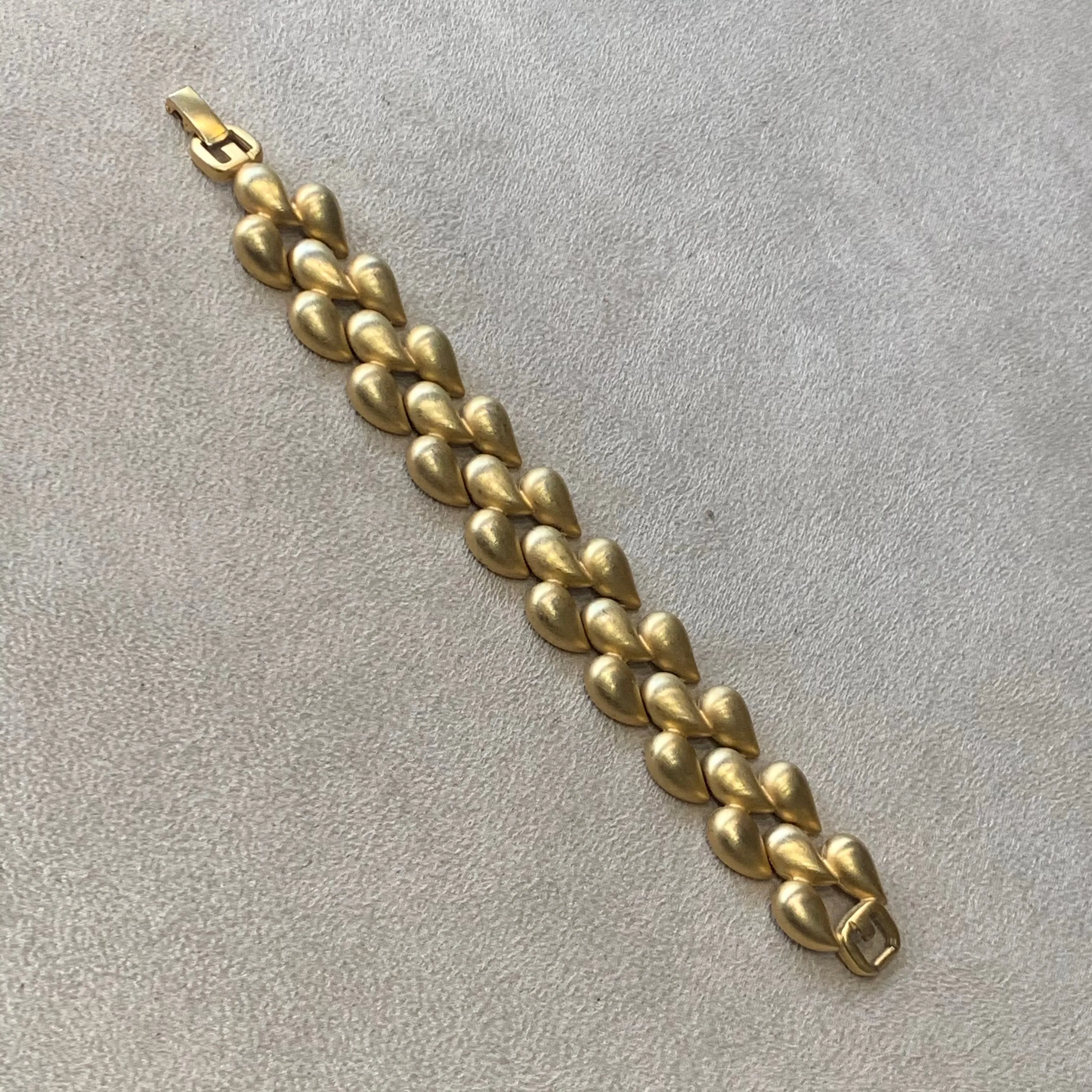 Givenchy Matt gold bracelet woven raindrops