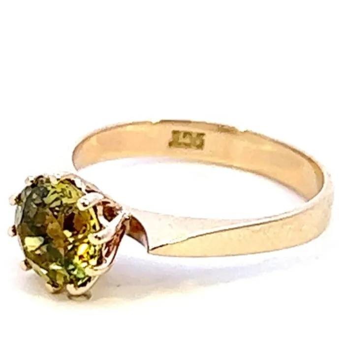 Gorgeous 9ct Yellow Gold Peridot Ring