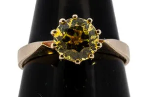 Gorgeous 9ct Yellow Gold Peridot Ring