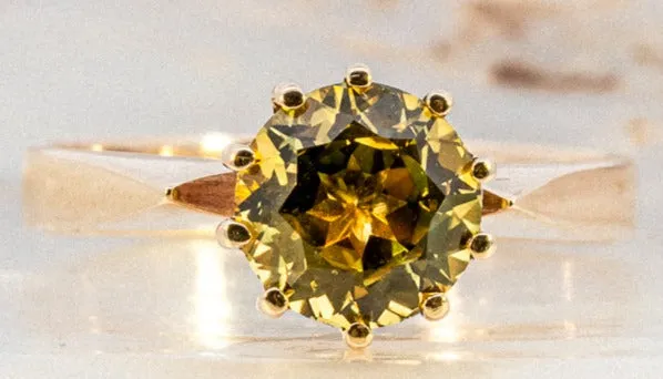 Gorgeous 9ct Yellow Gold Peridot Ring