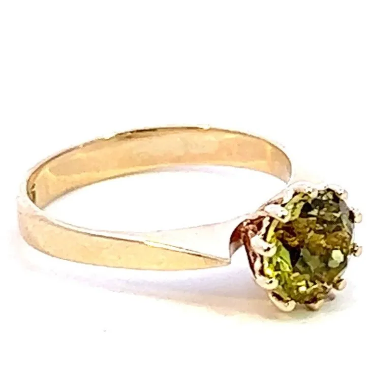 Gorgeous 9ct Yellow Gold Peridot Ring