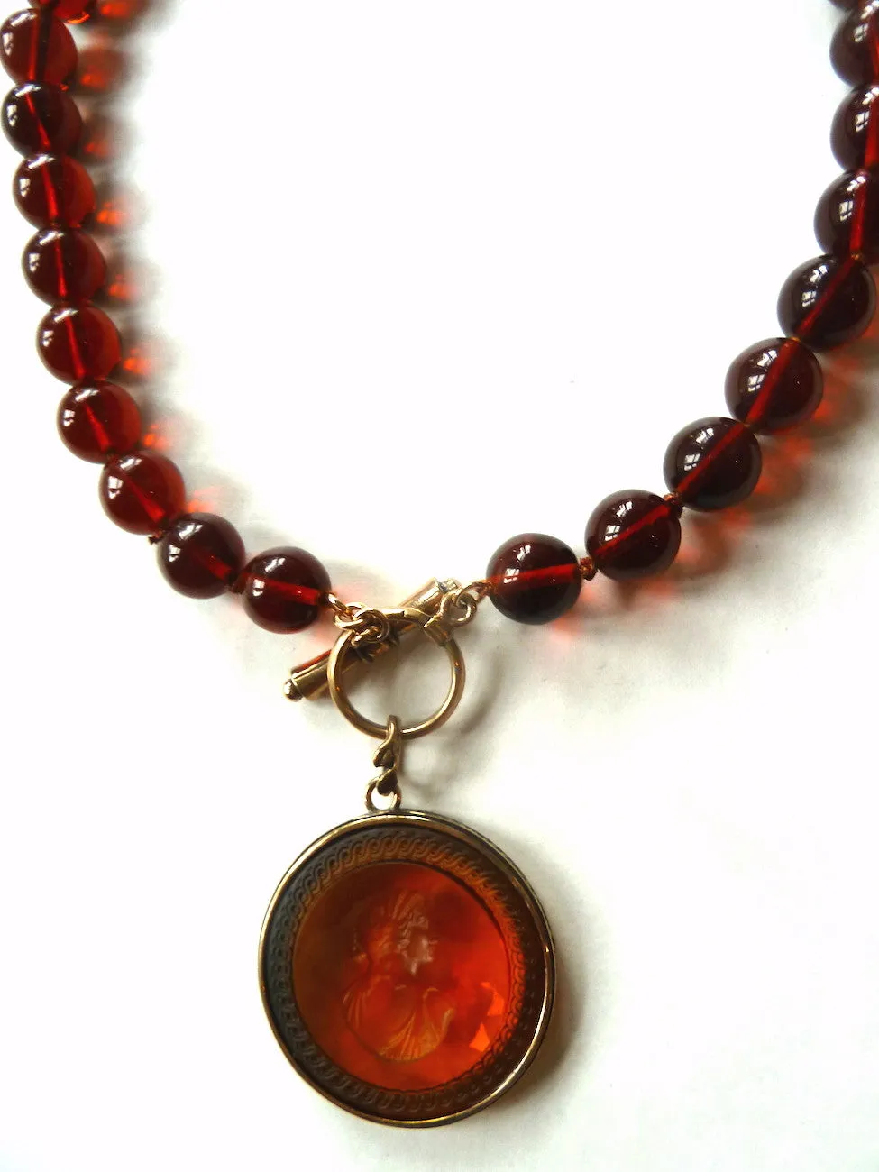 NECKLACE INTAGLIO CHOKER AMBER COGNAC