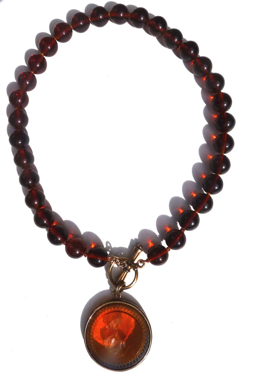 NECKLACE INTAGLIO CHOKER AMBER COGNAC