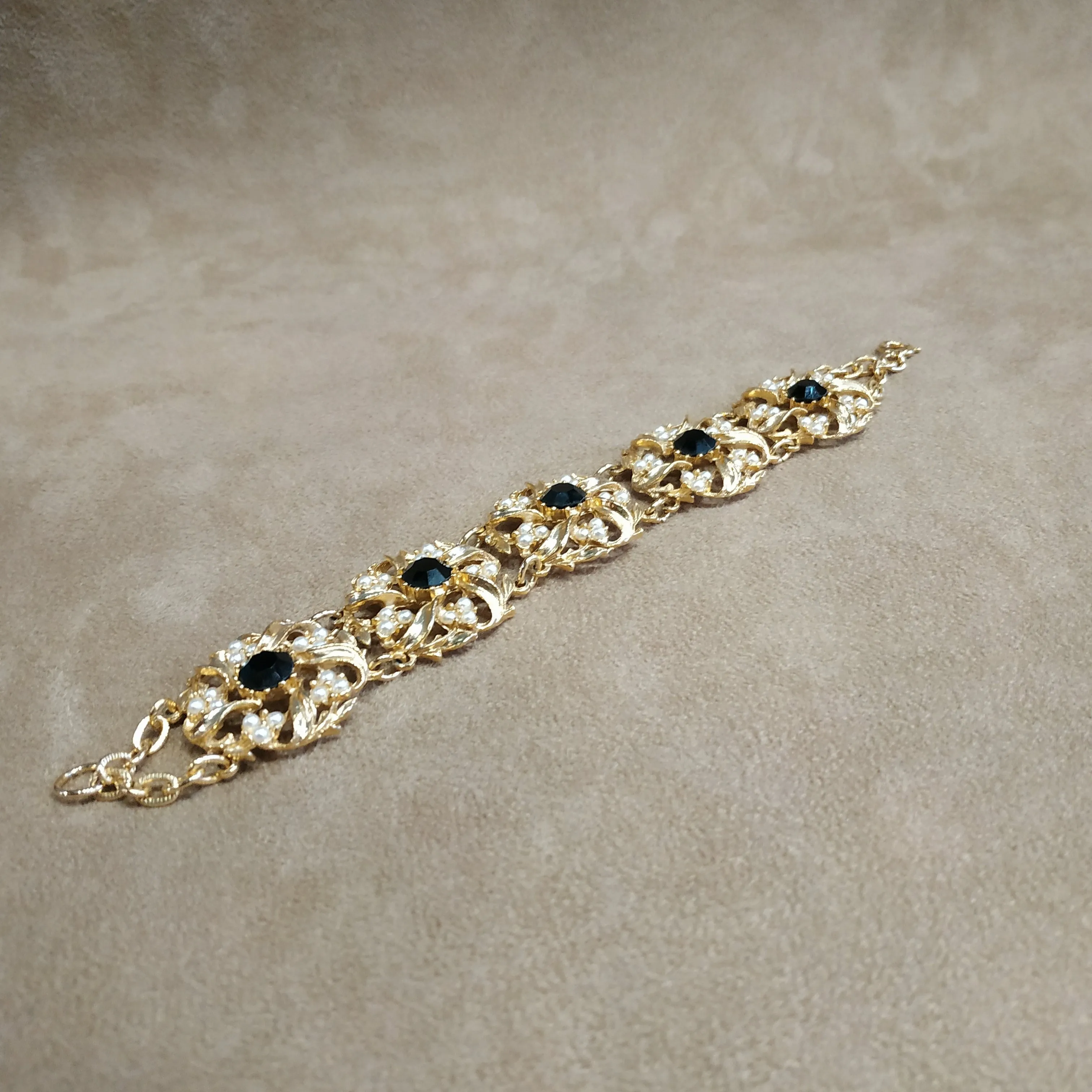 Pearl Black Floral Swirl Gold Vintage Bracelet