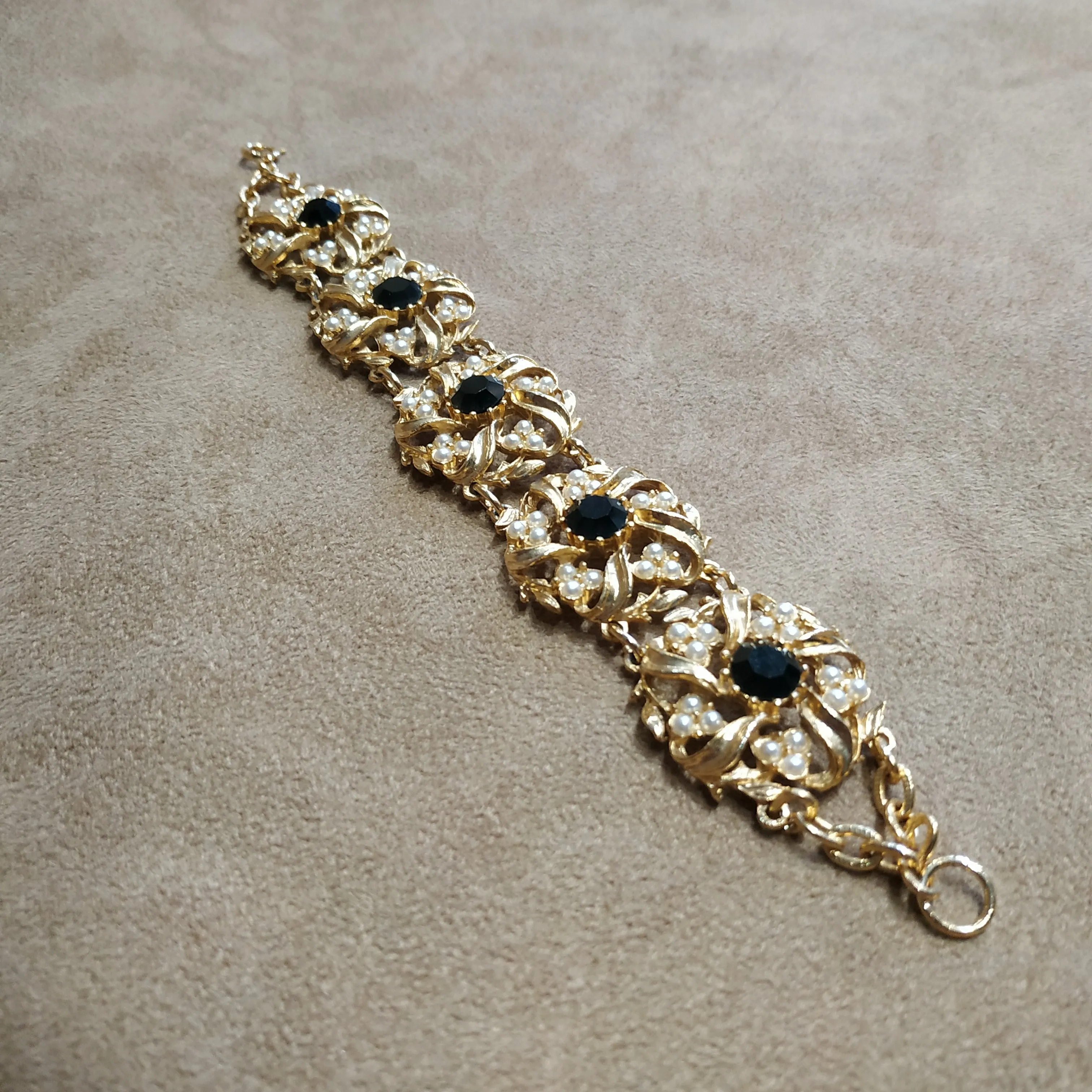 Pearl Black Floral Swirl Gold Vintage Bracelet