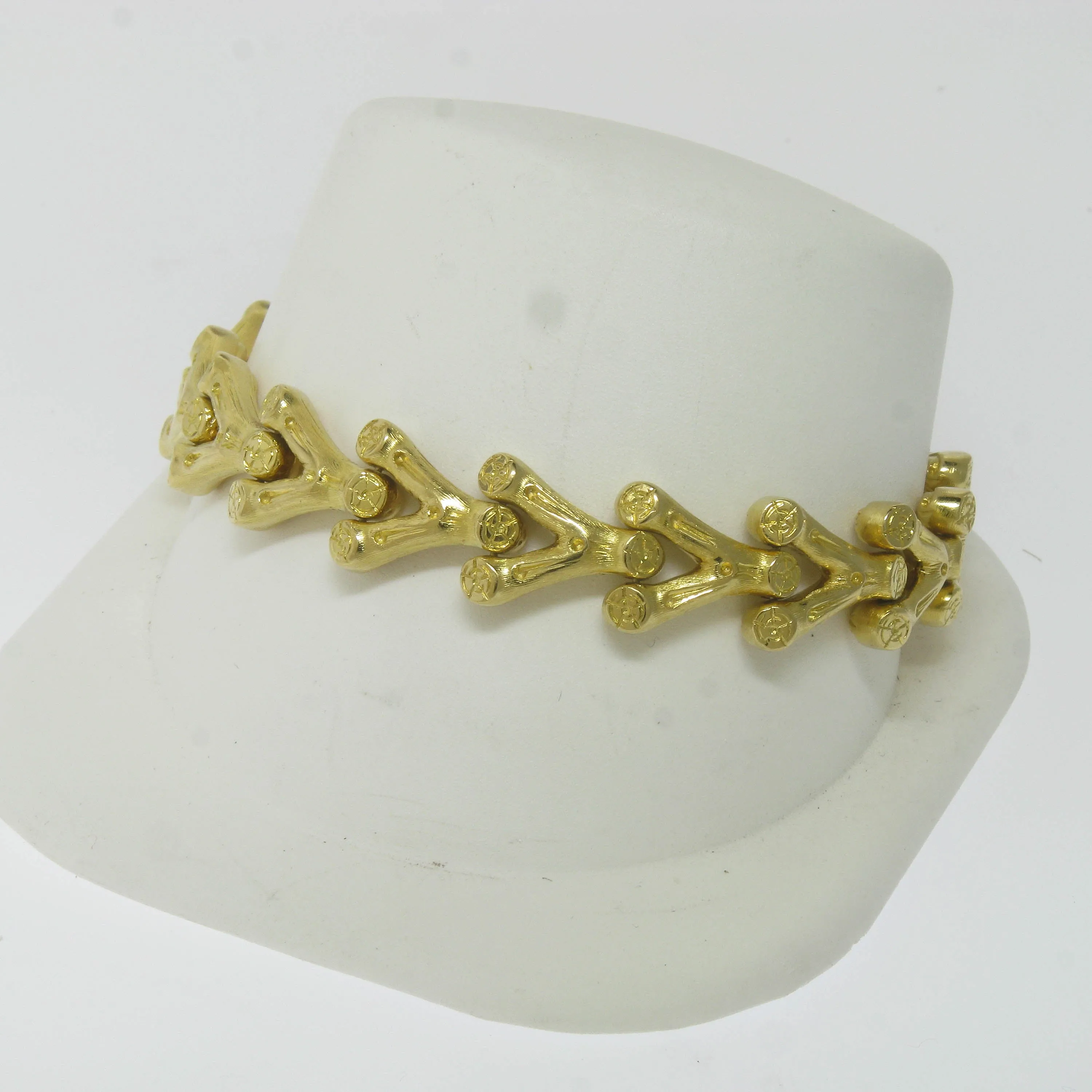 Pre-Owned 18K Yellow Gold 7-5/8” V Branch Link Bracelet with Engraved Details