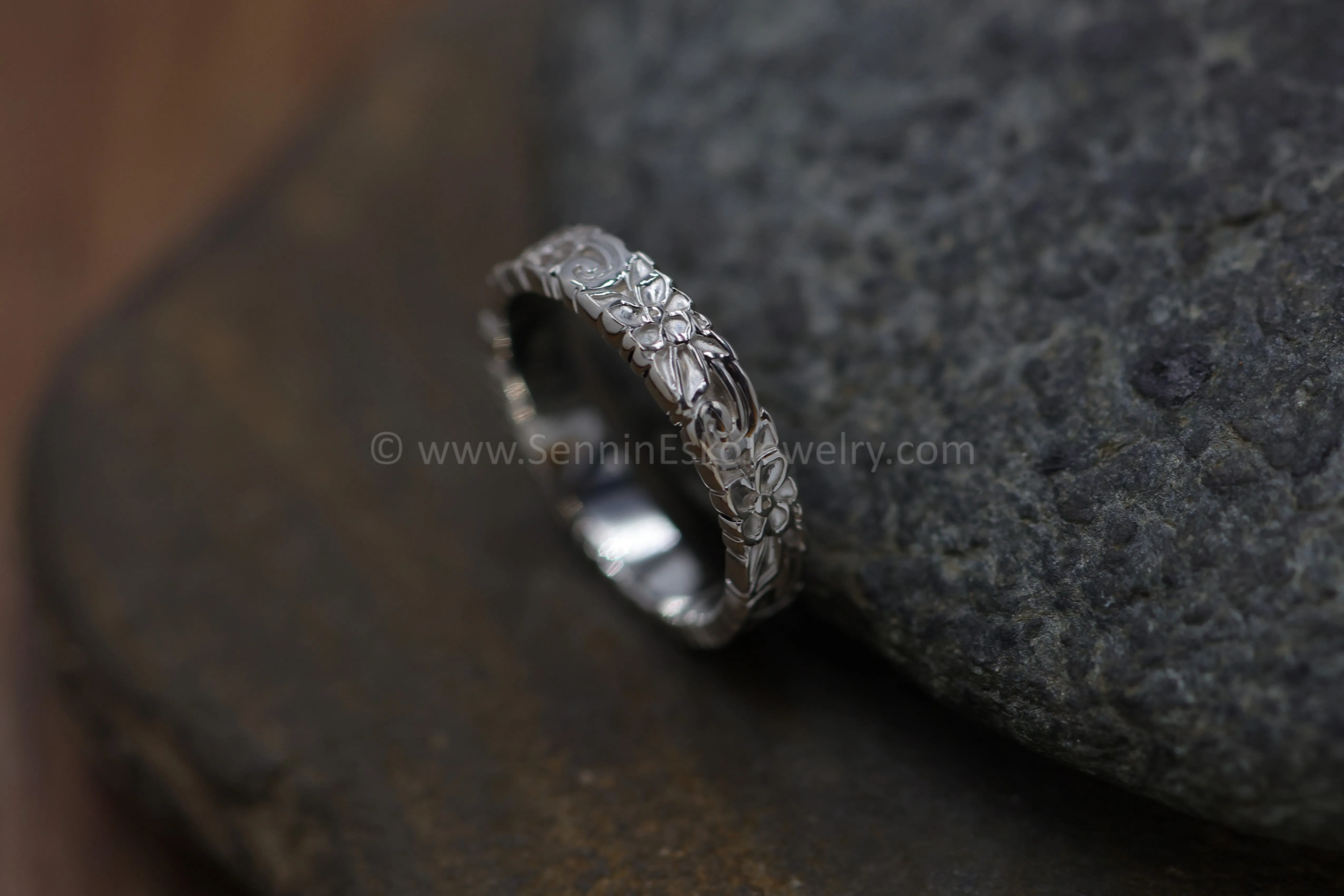 READY TO SHIP Silver Flower/Leaf Ring, Continuous Design, Size 7