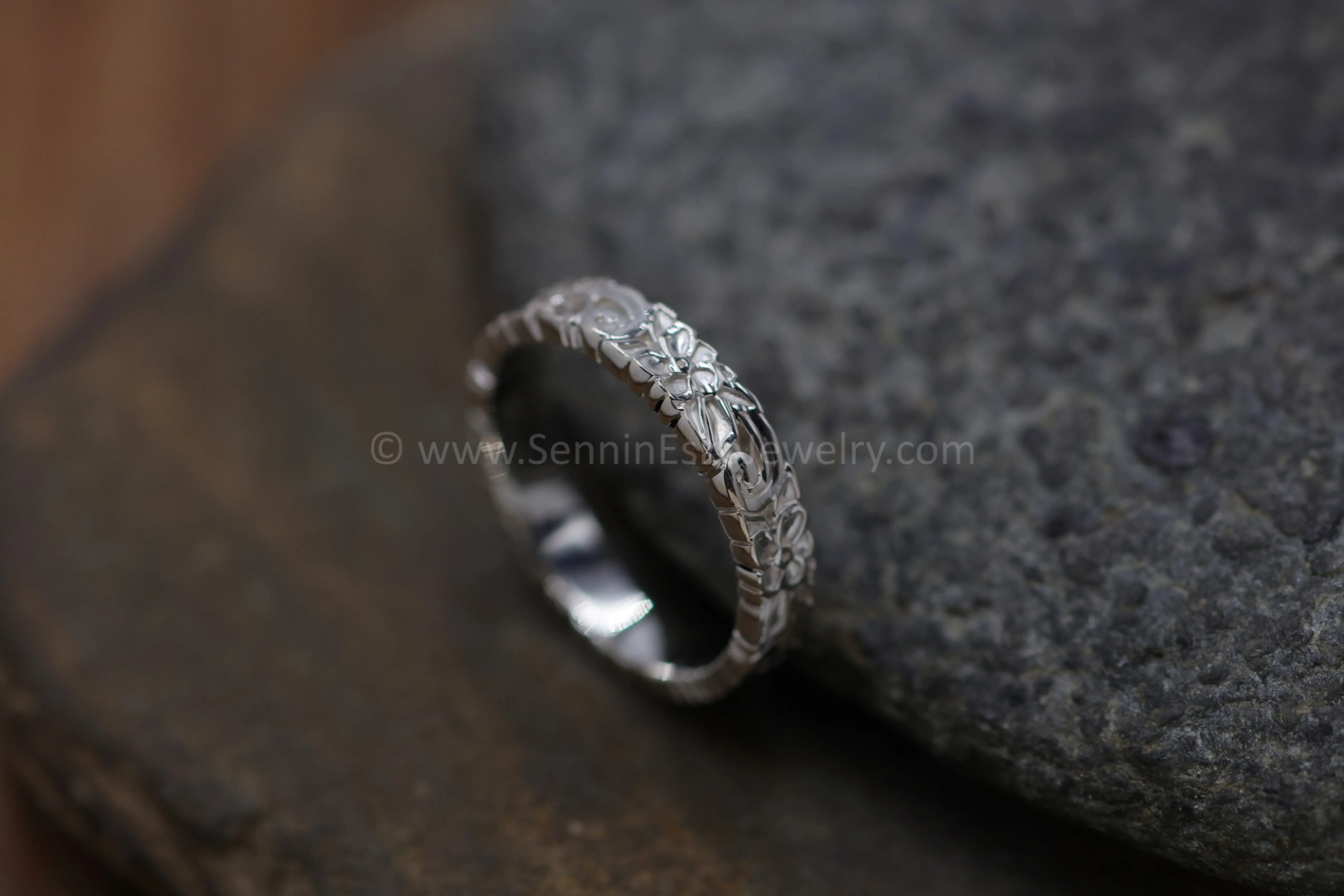 READY TO SHIP Silver Flower/Leaf Ring, Continuous Design, Size 7