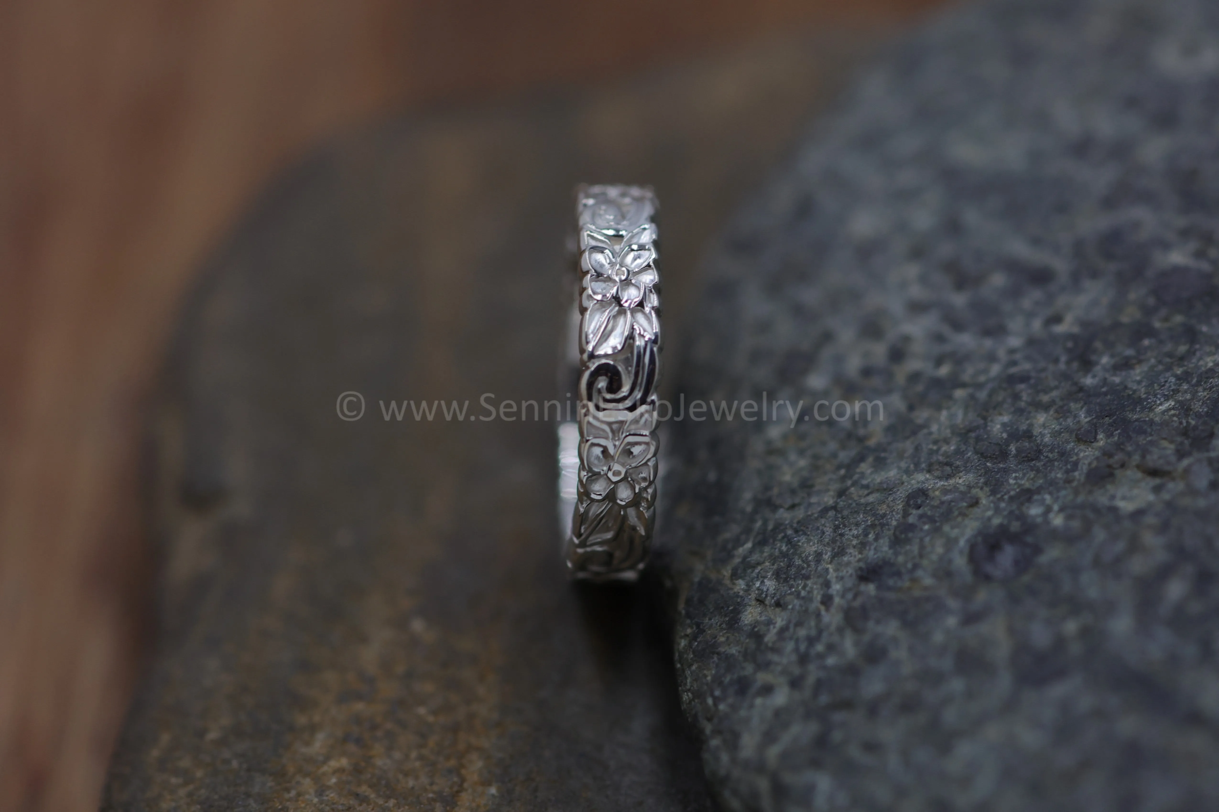 READY TO SHIP Silver Flower/Leaf Ring, Continuous Design, Size 7