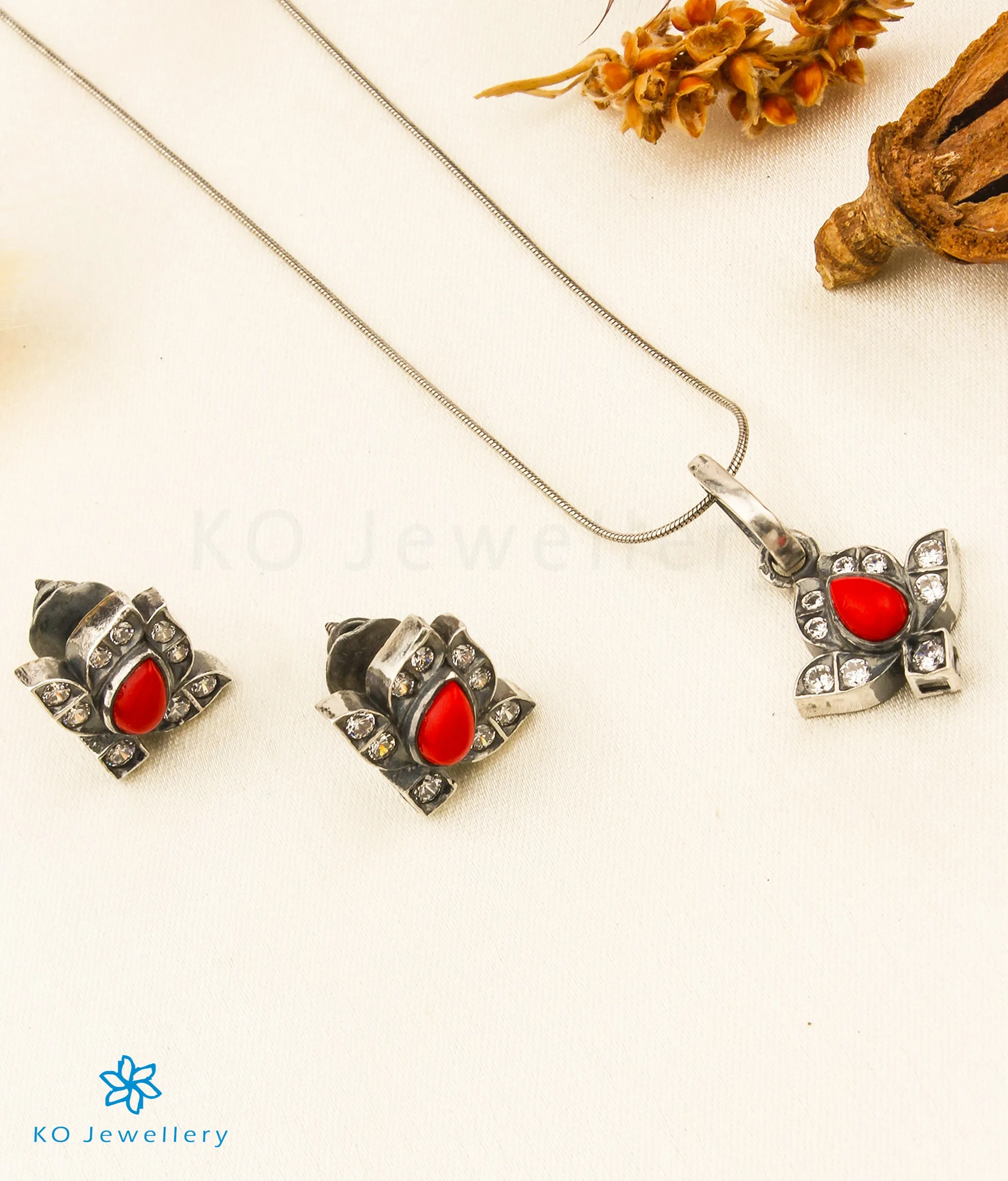 The Ayana Silver Kemp Pendant Set (Coral)