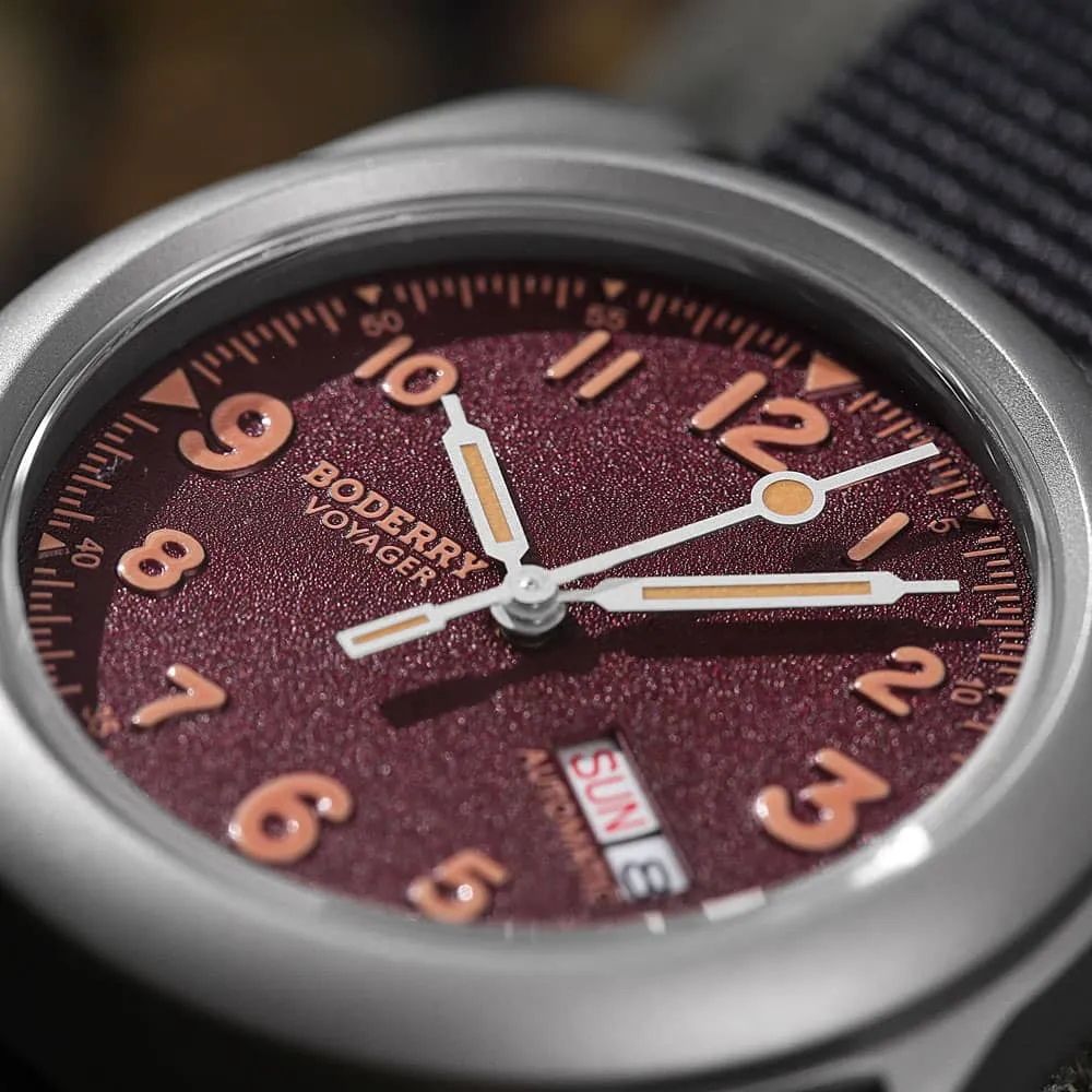 VOYAGER - 100M Waterproof Titanium Automatic Field Watch | Claret-bracelet