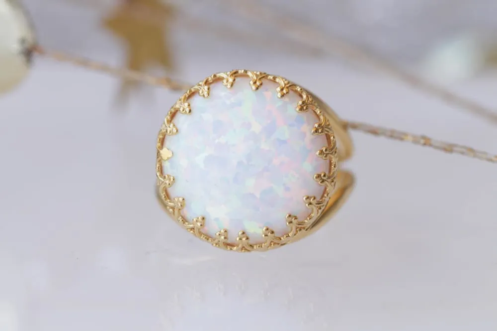 WHITE OPAL RING